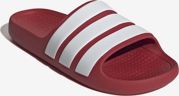 ADIDAS SPORTSWEAR Plätu 'ADILETTE FLOW', värv punane: eest vaates