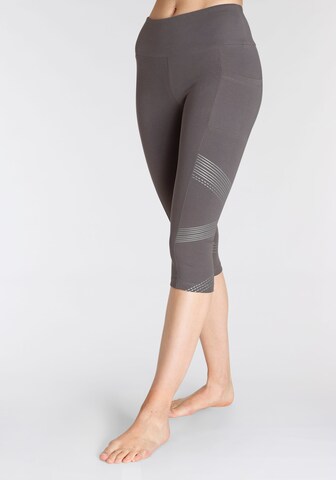 Skinny Pantaloni sportivi di LASCANA ACTIVE in grigio: frontale