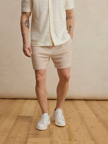 DAN FOX APPAREL Regular Панталон 'Jeremy' в бежово: отпред