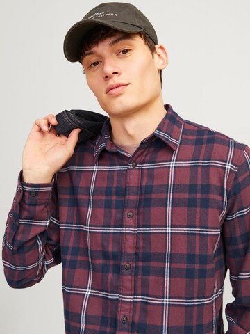 Coupe slim Chemise 'JJJoshua' JACK & JONES en rouge
