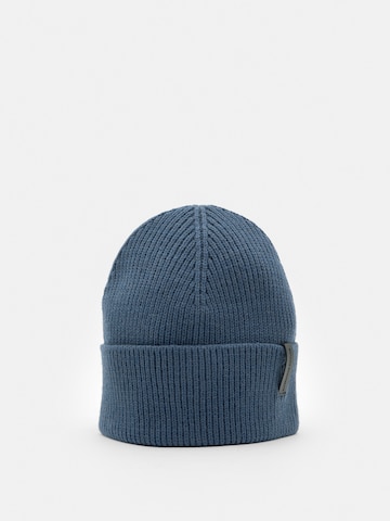 Căciulă de la Pull&Bear pe albastru