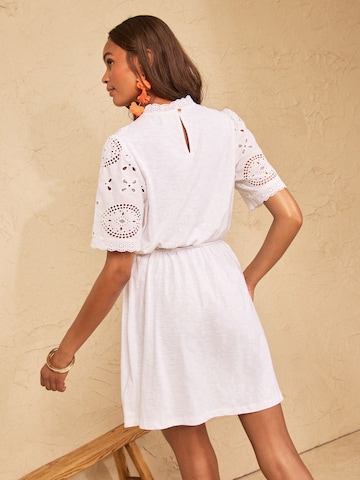 Rochie de vară de la love & roses pe bej