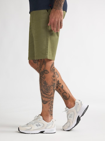 Regular Pantaloni eleganți de la Petrol Industries pe verde