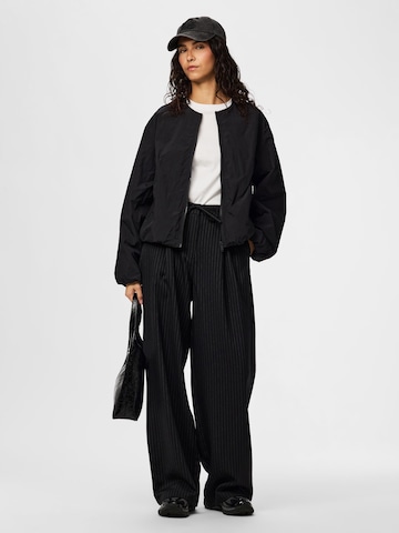 PIECES Overgangsjakke 'PCMilly' i sort