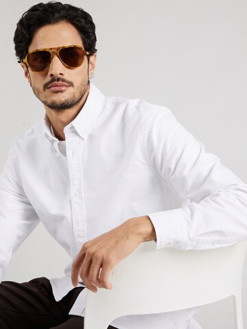 LEVI'S ® - Ajuste regular Camisa 'Authentic' en blanco