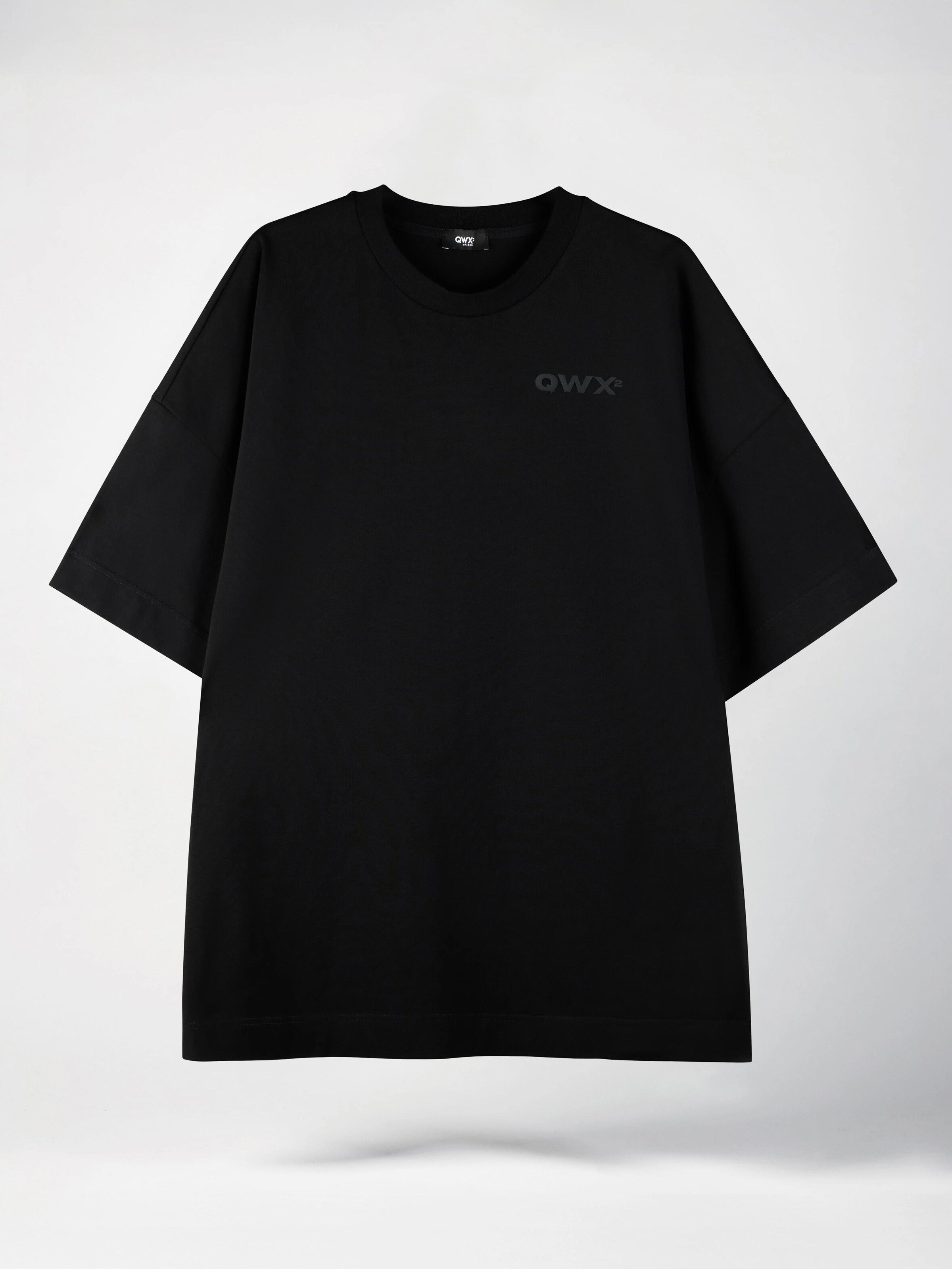 QWX2 Shirt 'Watch Me' in Zwart: voorkant