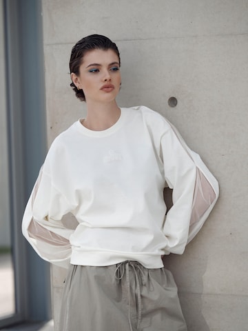 Chemisier 'ELEVATE_ Mei' I want the moon en beige