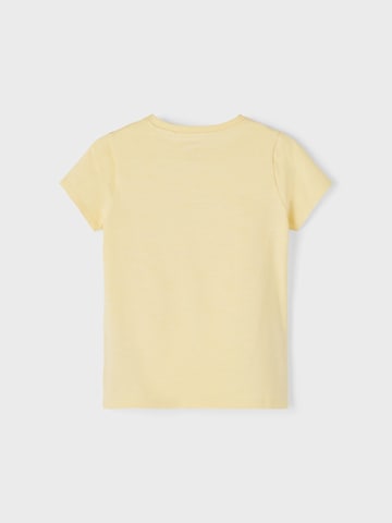 T-Shirt 'JESA' NAME IT en jaune