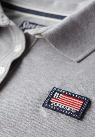 T-shirt 'Athletic Essentials' Superdry en gris