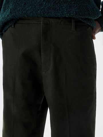 Pull&Bear Regular Trousers with creases in Green