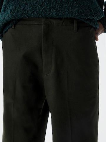 Regular Pantaloni cu dungă de la Pull&Bear pe verde