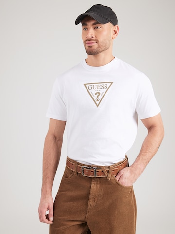 GUESS Μπλουζάκι σε λευκό: μπροστά