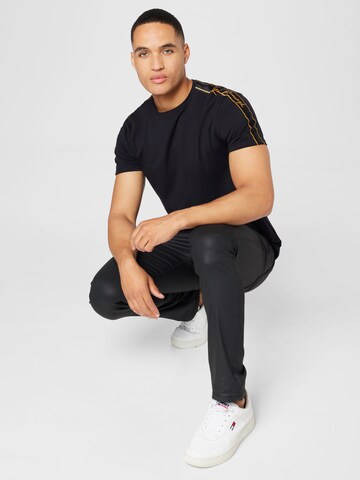 Gianni Kavanagh - Camiseta 'Limits' en negro