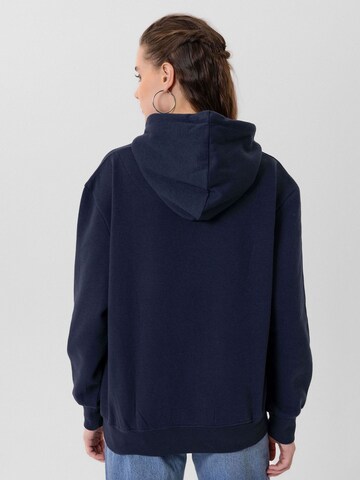 Felpa di Jacey Quinn in blu