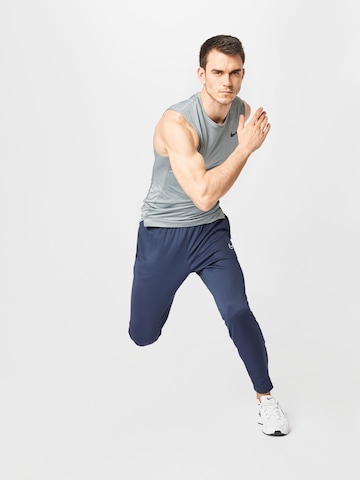 NIKE Slimfit Sporthose in Blau