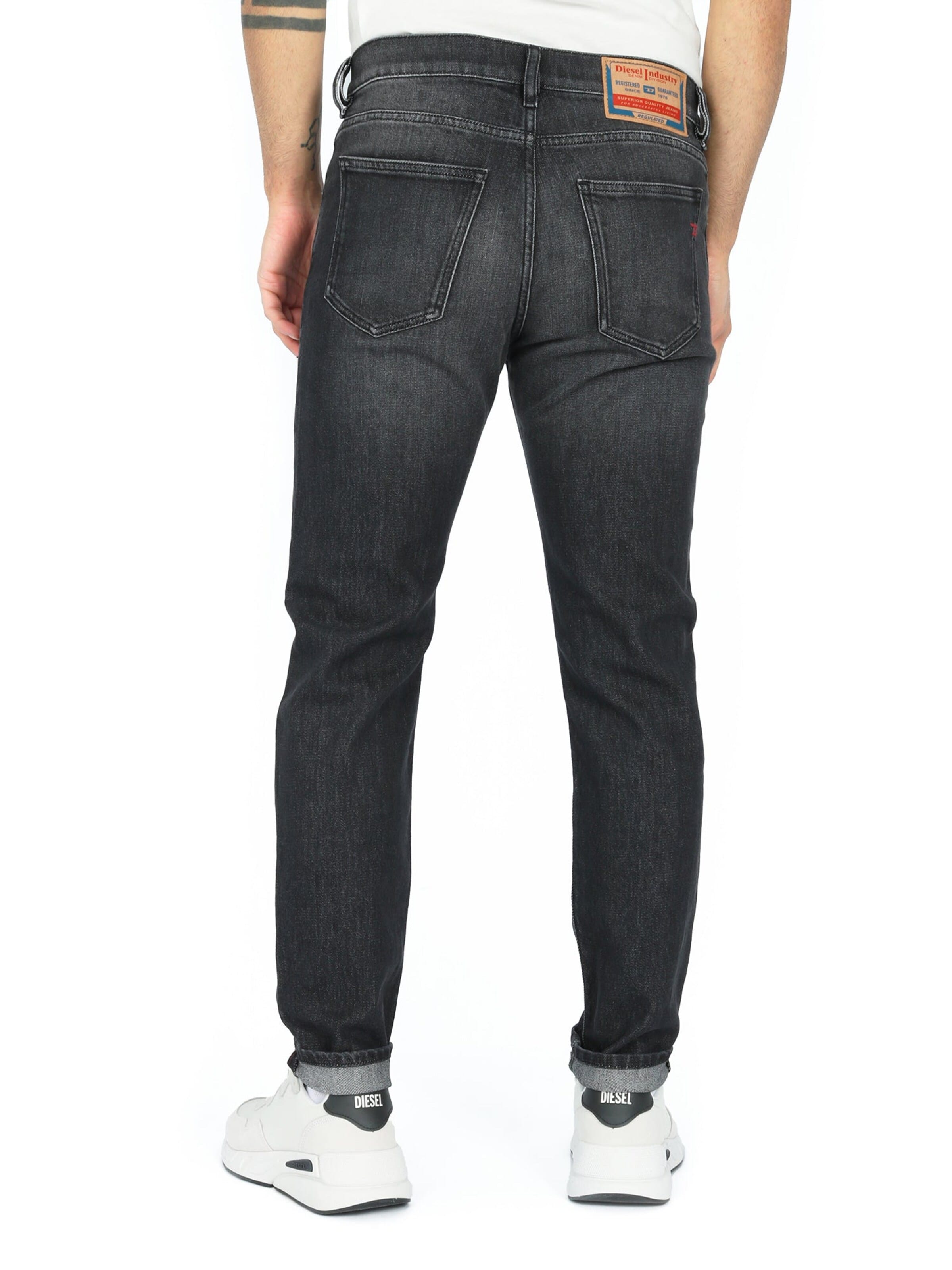 Coupe slim Jean 'D-STRUKT' DIESEL en noir