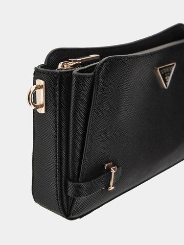 GUESS Umhängetasche 'Rosalba' in Schwarz