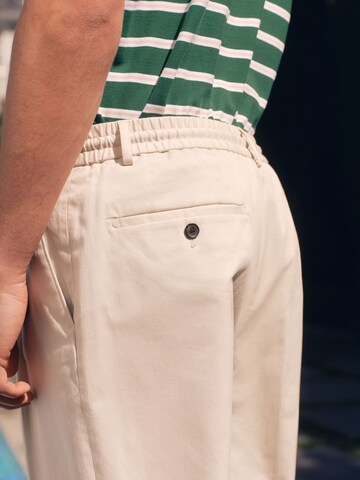 Next - Tapered Calças com pregas em bege