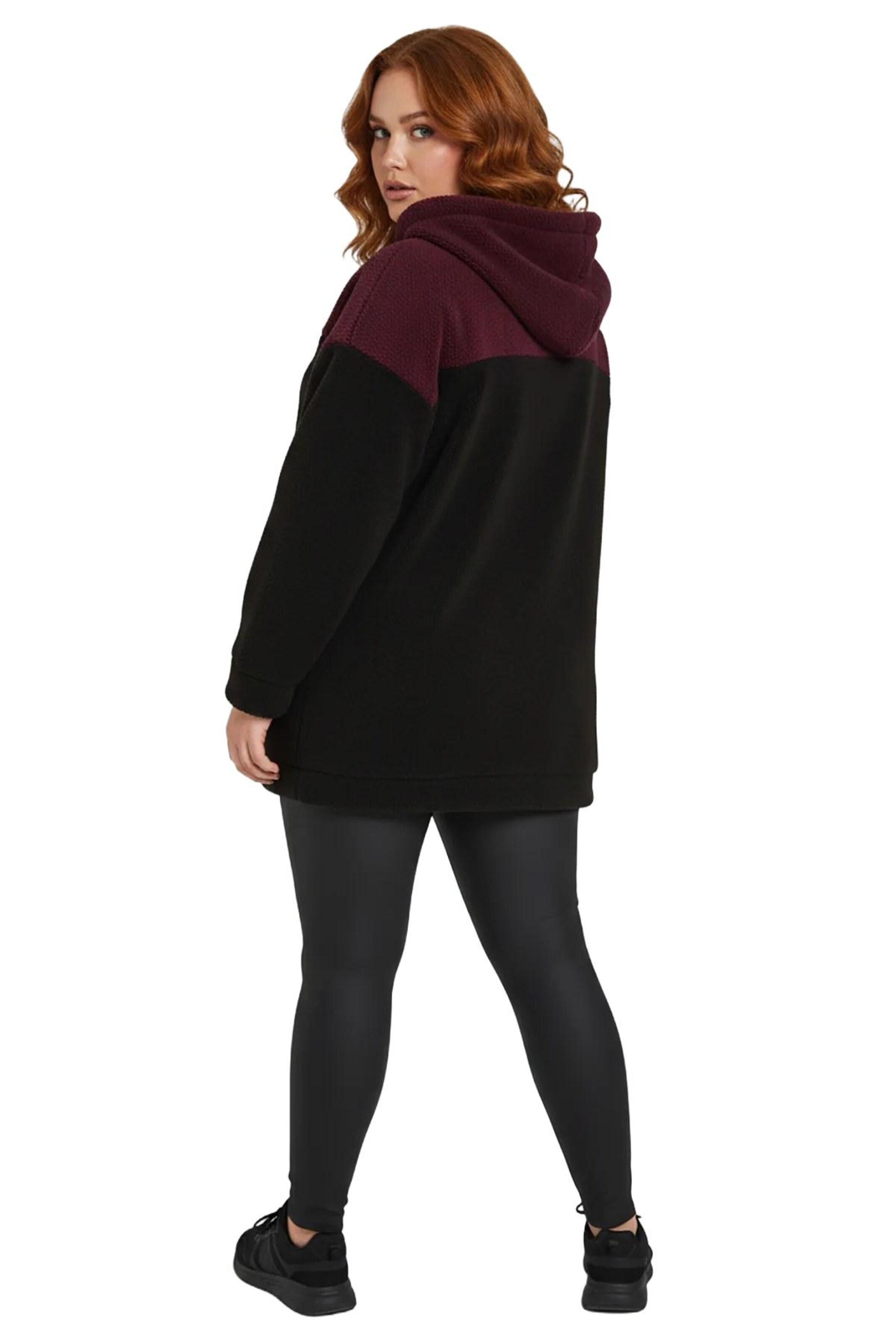 Shape Of You Fleece jas in Zwart