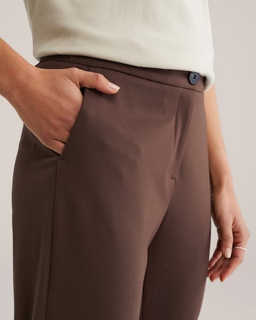 WE Fashion Слим Плиссированные брюки в Коричневый