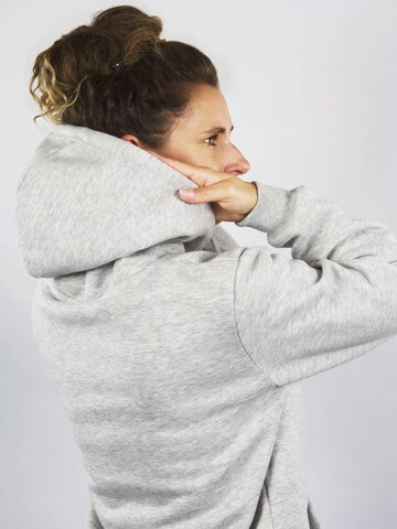 Guggen Mountain Sweatshirt 'HW08' in Grau