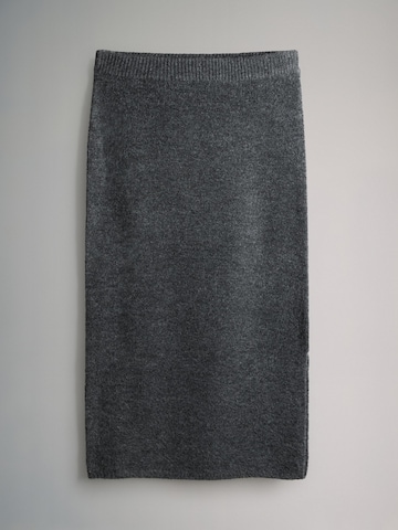 The Set Set: Pullover und Rock in Grau