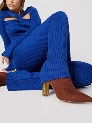 Katy Perry exclusive for ABOUT YOU Flared Hose 'Romina' in Blau