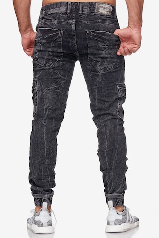 Redbridge Tapered Jeanshose in Schwarz