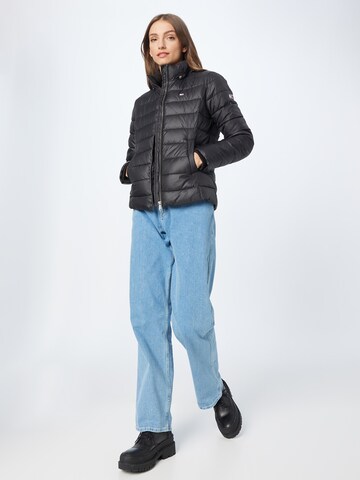 Giacca invernale di Tommy Jeans in nero