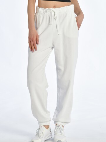 DEHA Tapered Trousers in White: front