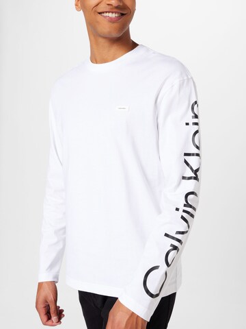 T-Shirt Calvin Klein en blanc