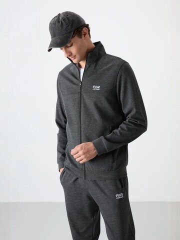 Tommy Life Sweat suit in Grey
