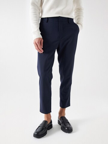 Coupe slim Pantalon chino Salsa Jeans en noir : devant