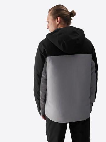 4F - Chaqueta deportiva en gris