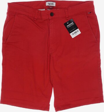 Tommy Jeans Shorts in 33 in Red: front