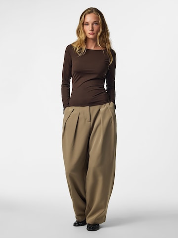PIECES Top in Braun