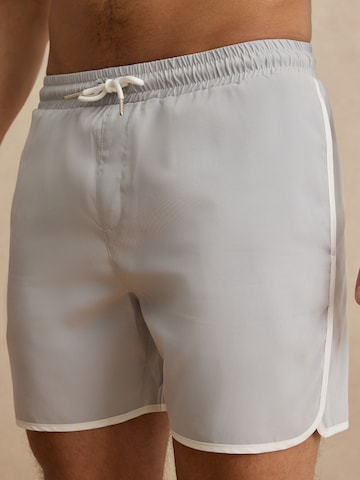 DAN FOX APPAREL - Bermudas 'Kerim' en gris