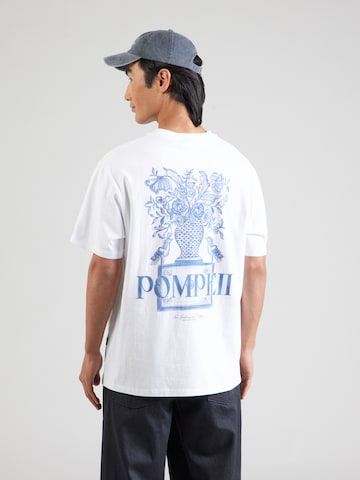 POMPEII T-shirt 'AUTOPILOT' i vit: framsida