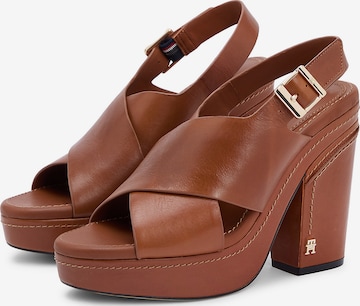 Escarpins TOMMY HILFIGER en marron : devant