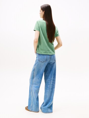 Tricou de la Tommy Jeans pe verde