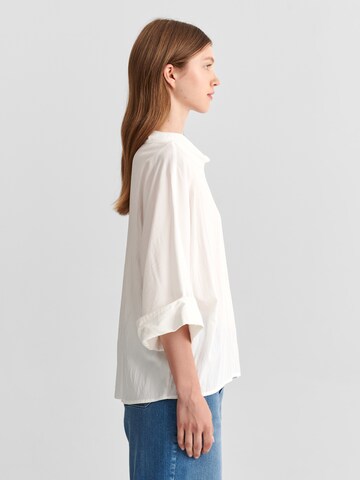 TATUUM - Blusa en blanco