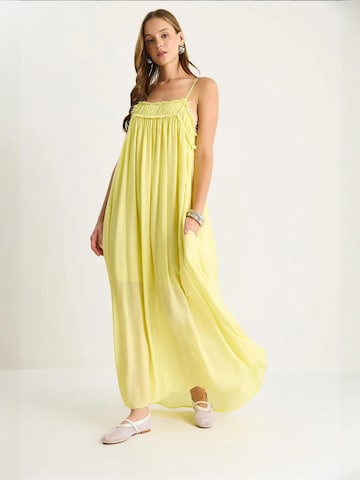 Abito di Bianco Lucci in giallo