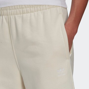 Tapered Pantaloni 'Adicolor Essentials Fleece' di ADIDAS ORIGINALS in beige