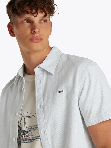 Tommy Jeans Средняя посадка Рубашка в Синий