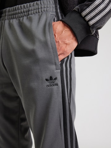 ADIDAS ORIGINALS Tapered Broek 'Adicolor Classics Sst' in Grijs