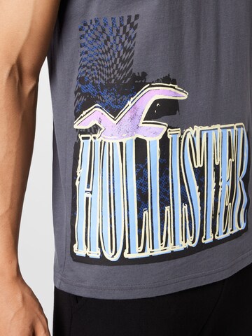 HOLLISTER Футболка в Серый