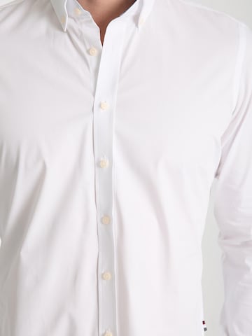 7Camicie Slim Fit Businesshemd 'Leonardo Sport Poplin Stretch Man Shirt Black'‌‌‌‌ in Weiß