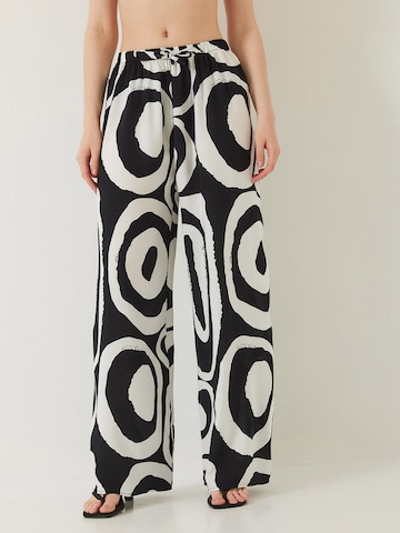 Bianco Lucci Широкий Штаны в Черный: спереди