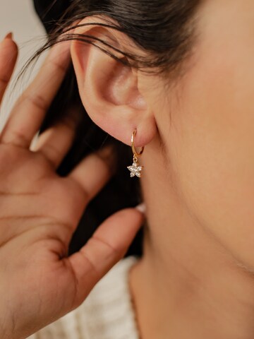 Hey Happiness Ohrringe 'Floweret' in Gold: Vorderseite