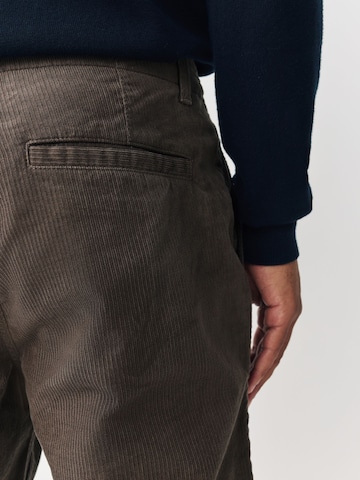 Tapered Pantaloni di Next in marrone